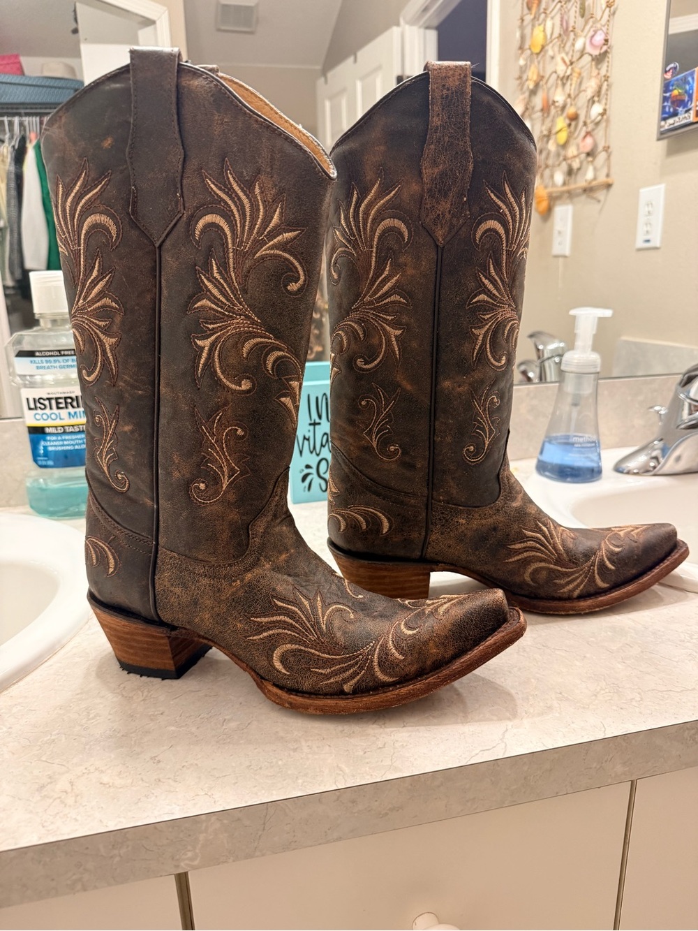 Old Gringo- brand new, snip toe- Western Embroidered Brown Leather Cowboy Boots